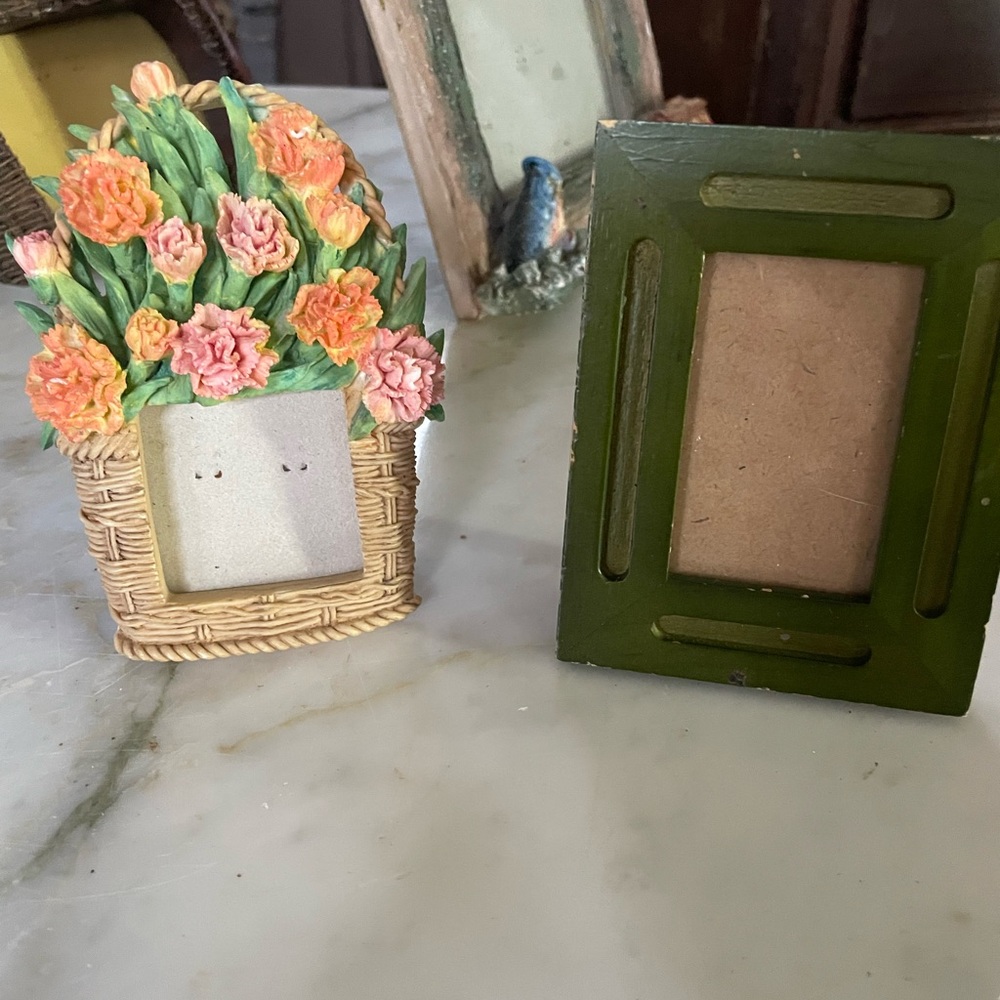 Floral Basket Photo Frame